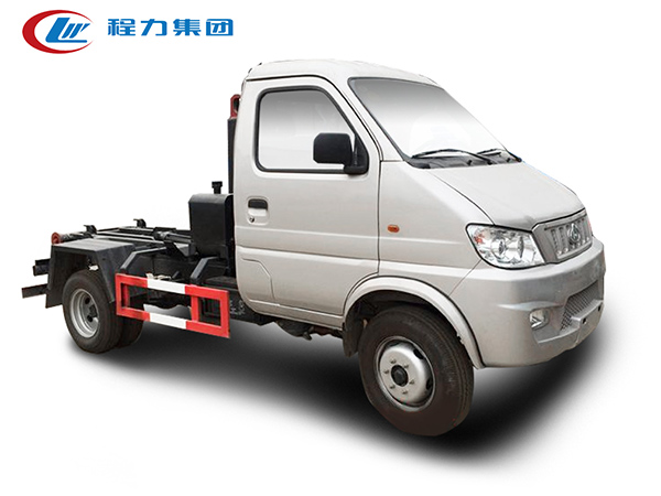 國(guó)六長(zhǎng)安勾臂式垃圾車